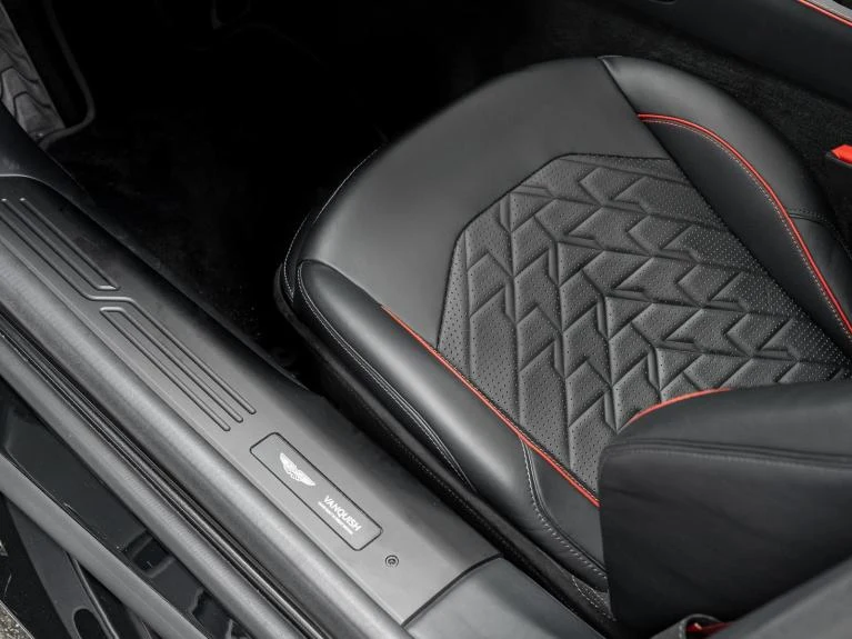 2025 Aston Martin Vanquish III, 18/20