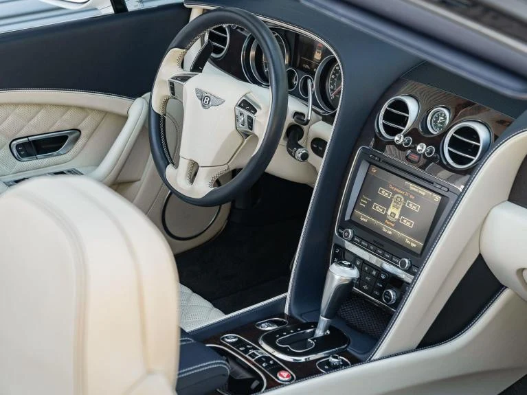2016 Bentley Continental GTC W12 (2nd Generation), 18/20