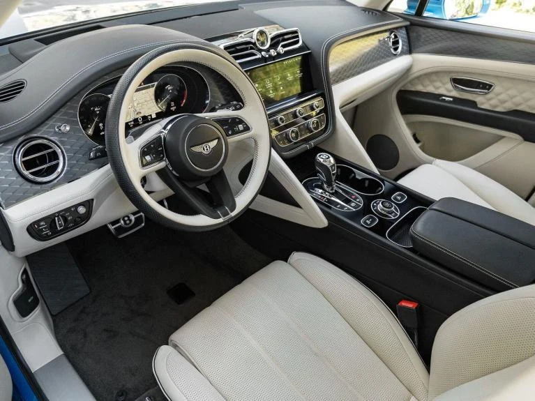 2022 Bentley Bentayga V8, 2/20