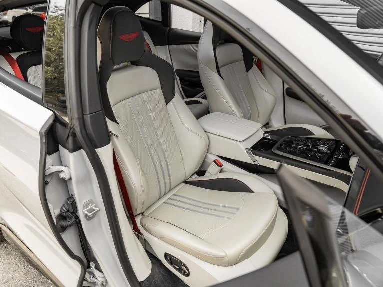 2025 Aston Martin DBX 707, 4/20