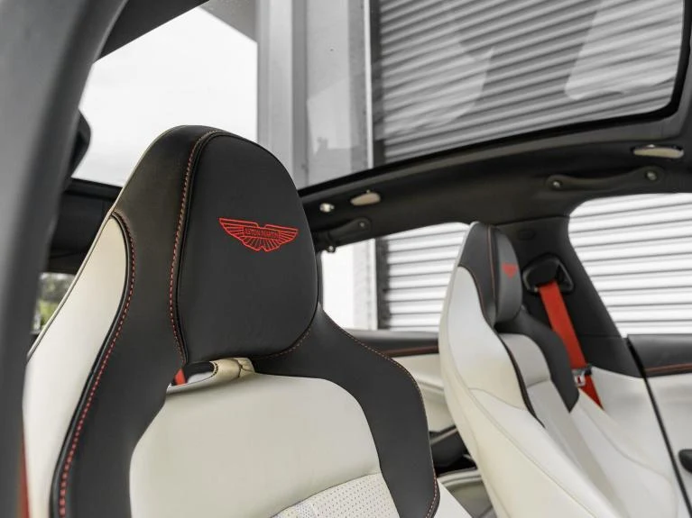 2025 Aston Martin DBX 707, 10/20