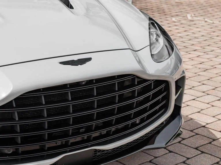 2025 Aston Martin DBX 707, 11/20