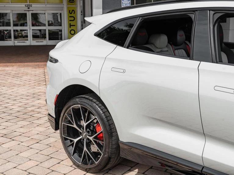 2025 Aston Martin DBX 707, 15/20