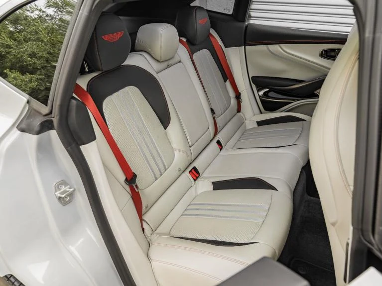 2025 Aston Martin DBX 707, 17/20