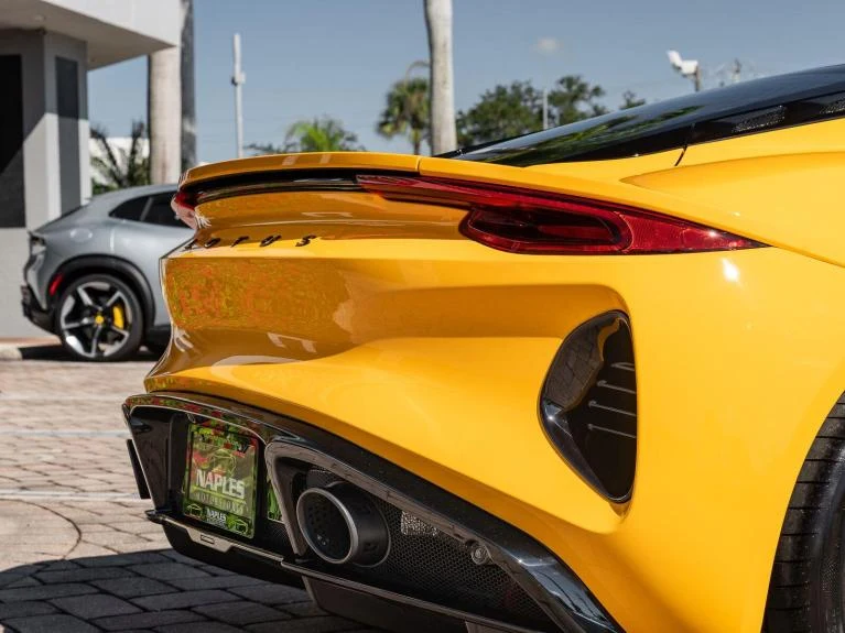 2027 Lotus Emira V6 SE, 17/30