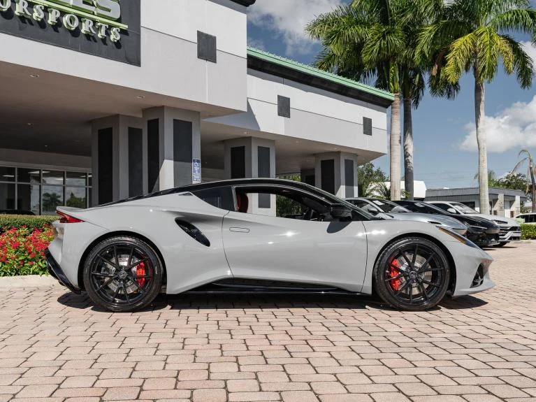2027 Lotus Emira V6 SE, 28/30
