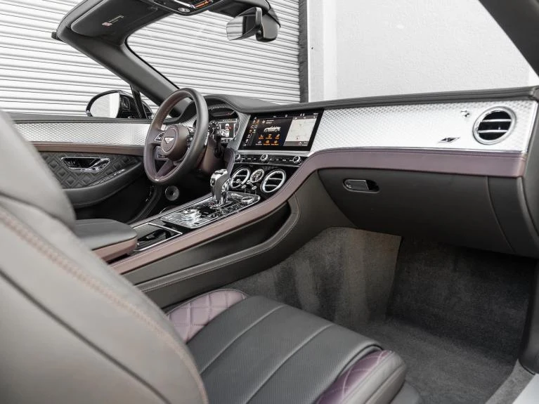 2023 Bentley Continental GTC V8, 2/30