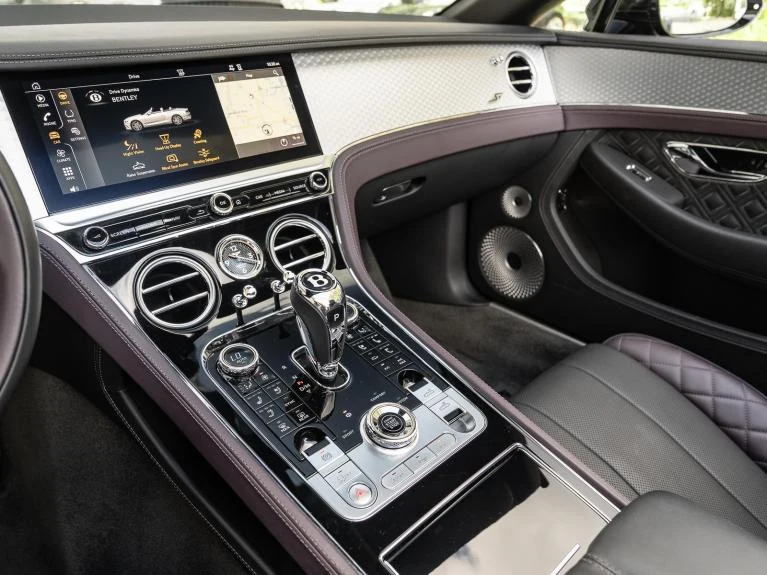 2023 Bentley Continental GTC V8, 21/30