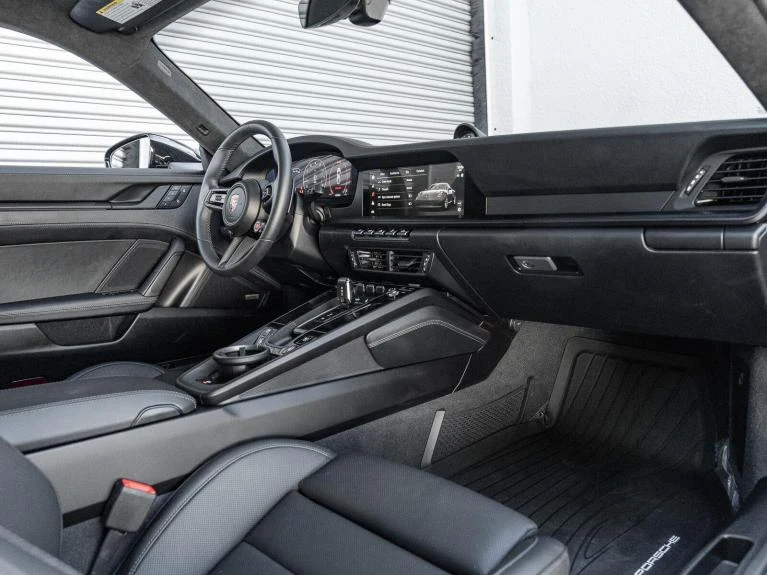2026 Porsche 911 Carrera 4 GTS, 17/30