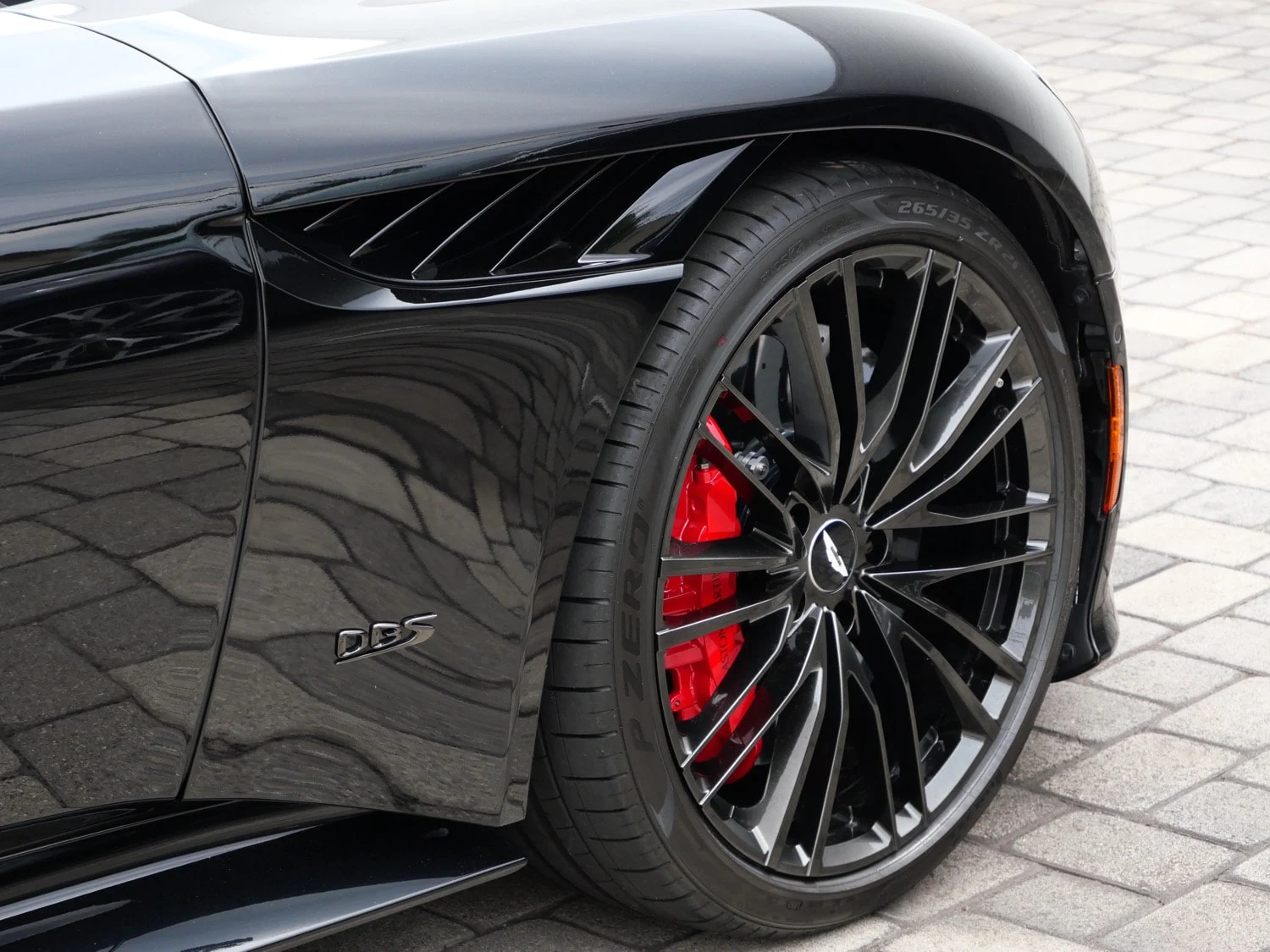 2023 Aston Martin DBS Volante wheel