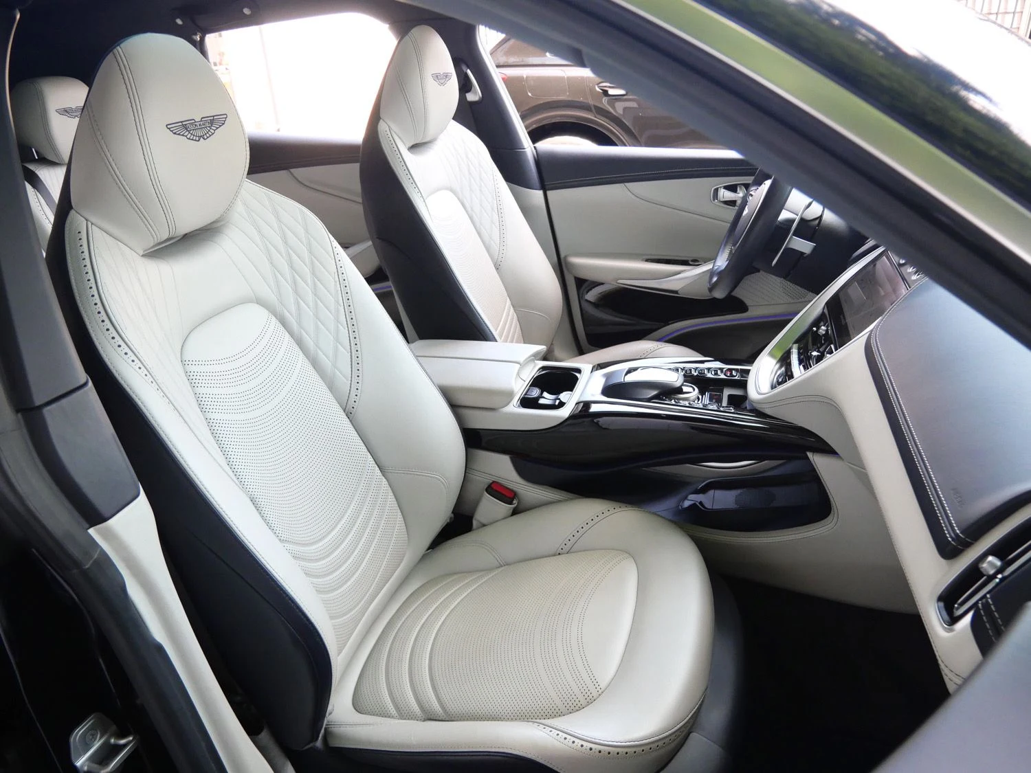 2023 Aston Martin DBX interior, seats, Dark Knight