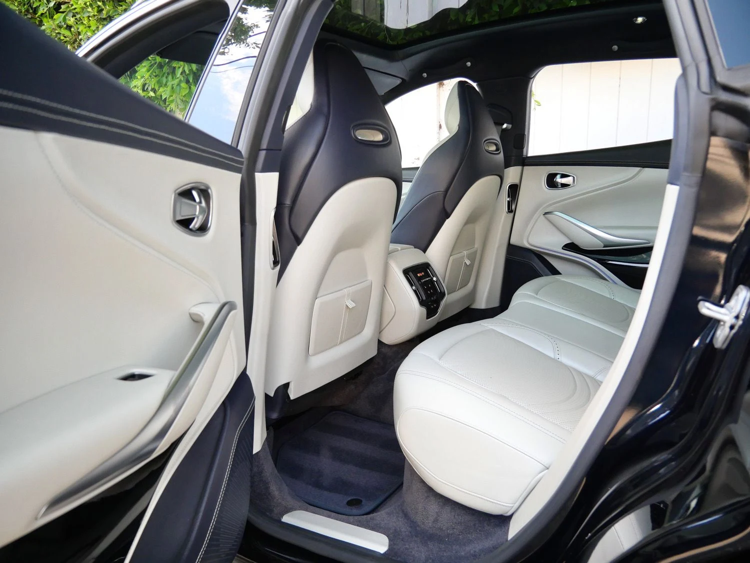2023 Aston Martin DBX interior, Dark Knight