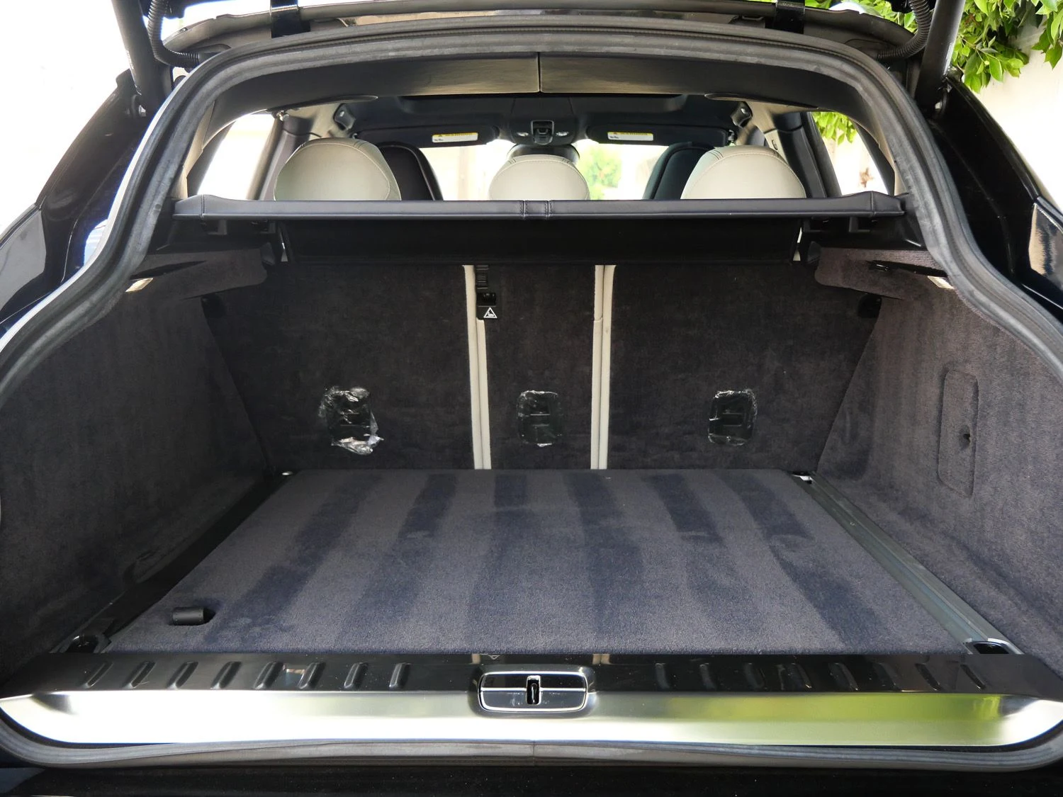2023 Aston Martin DBX trunk