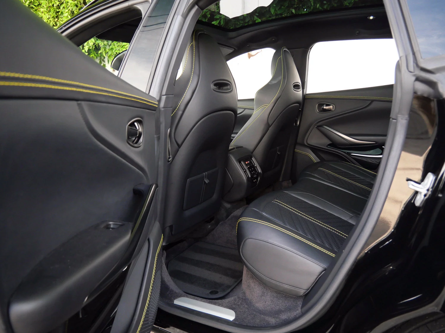 2023 Aston Martin DBX707 interior, Onyx Black