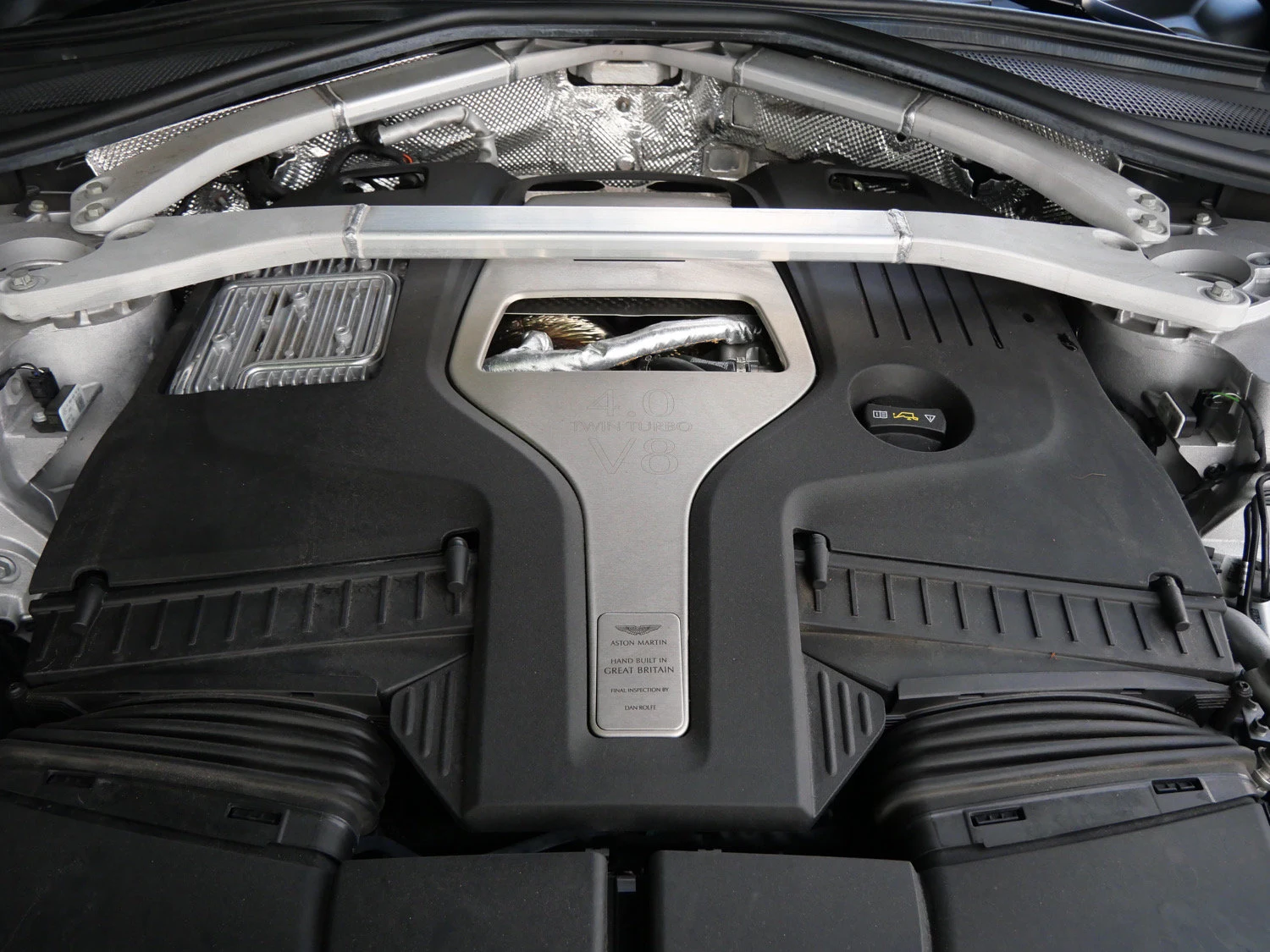 2023 Aston Martin DBX707 engine