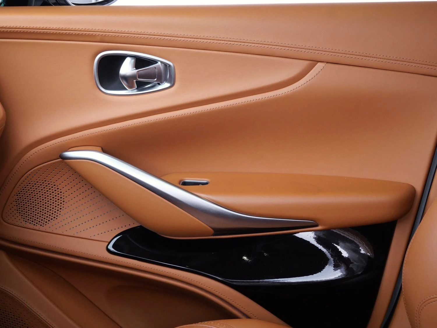 2023 Aston Martin DBX interior, door panel, Oxford Tan