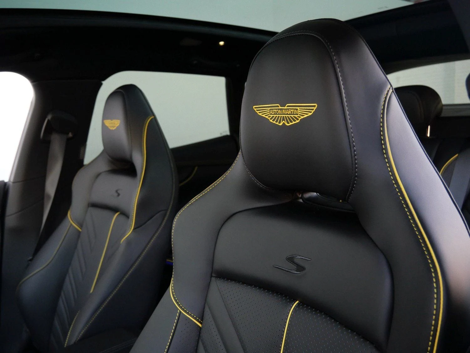 2026 Aston Martin DBX S interior, seats, Onyx Black - Semi Anilin