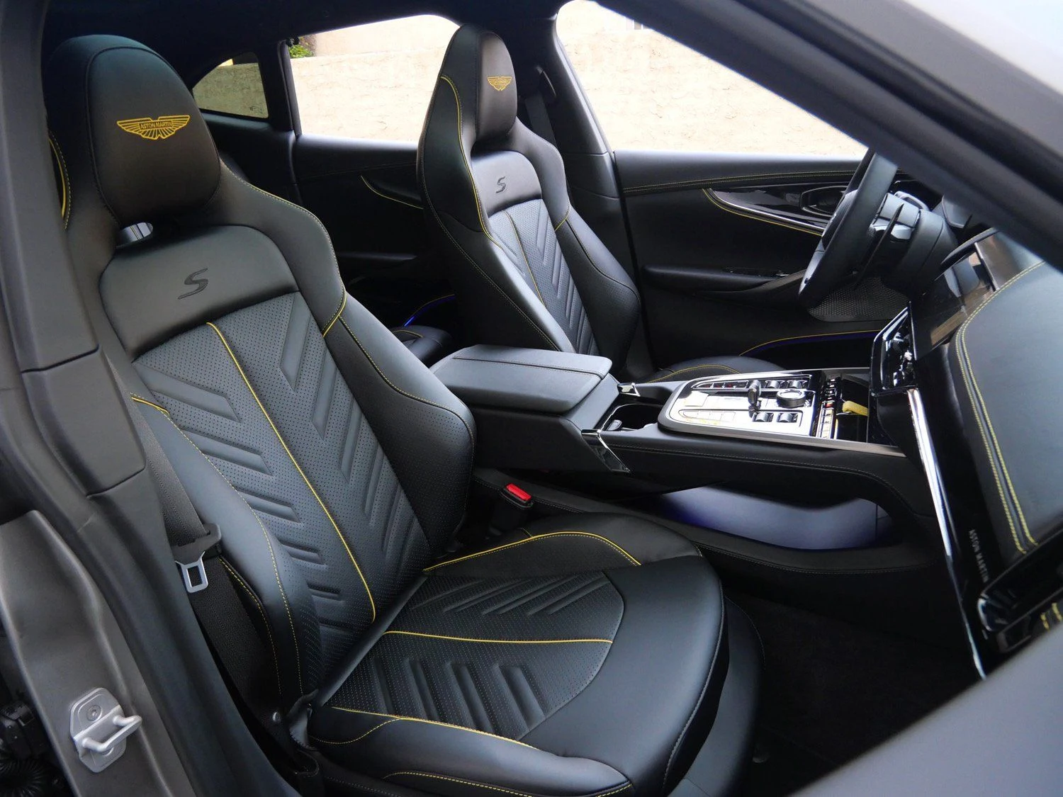 2026 Aston Martin DBX S interior, seats, Onyx Black - Semi Anilin