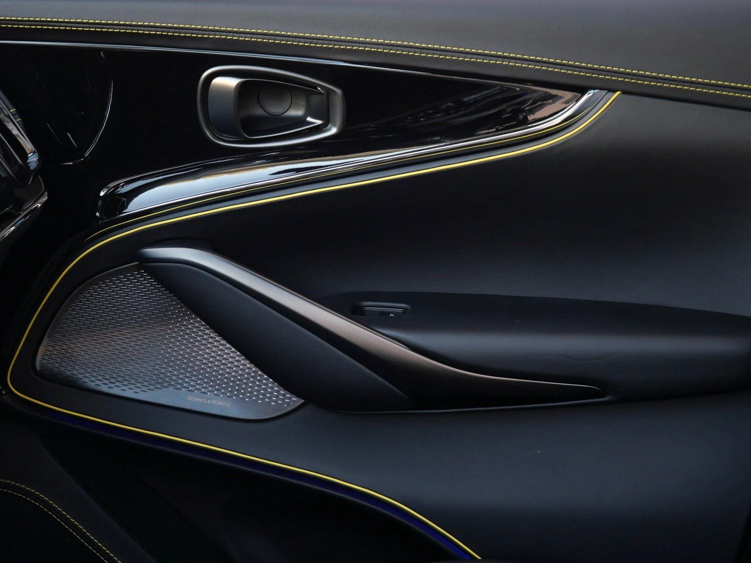 2026 Aston Martin DBX S interior, door panel, Onyx Black - Semi Anilin