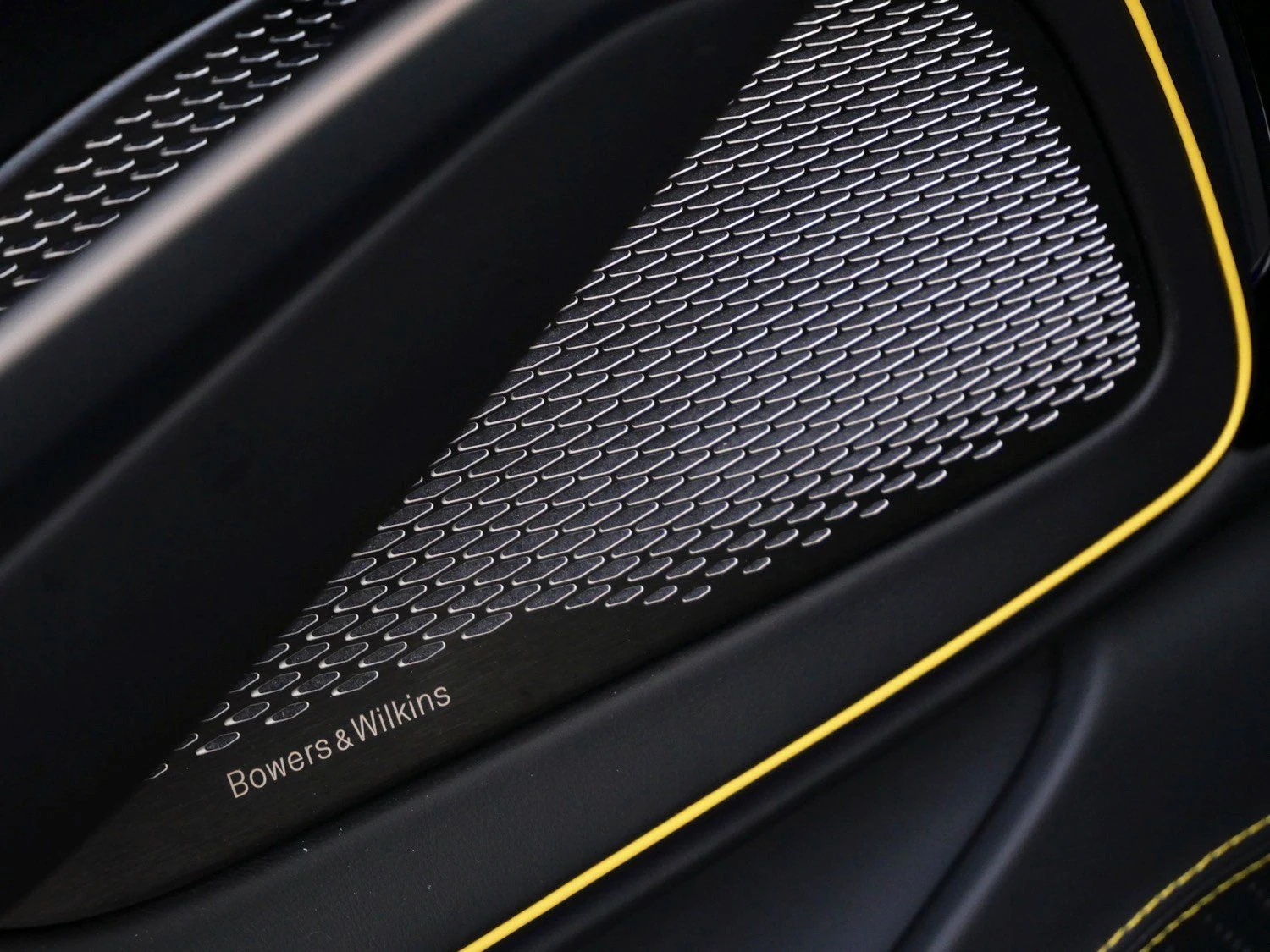 2026 Aston Martin DBX S, detail