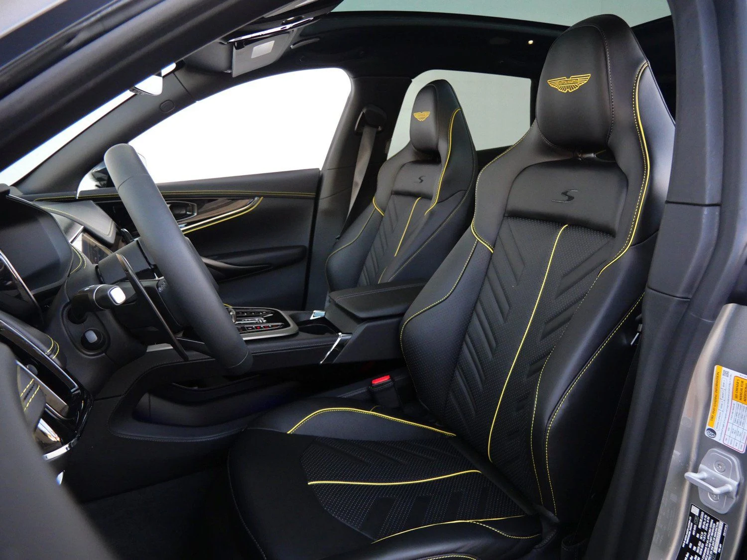 2026 Aston Martin DBX S interior, seats, Onyx Black - Semi Anilin