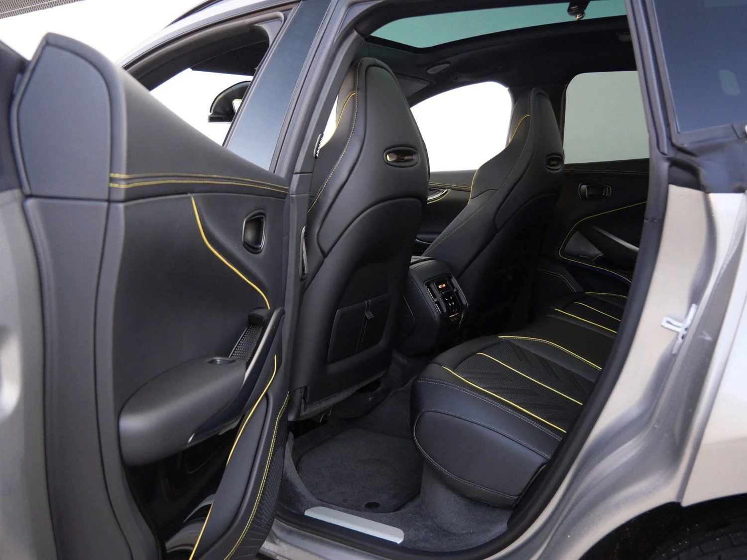 2026 Aston Martin DBX S interior, seats, Onyx Black - Semi Anilin
