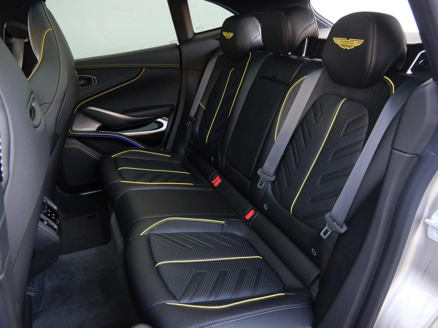 2026 Aston Martin DBX S interior, seats, Onyx Black - Semi Anilin
