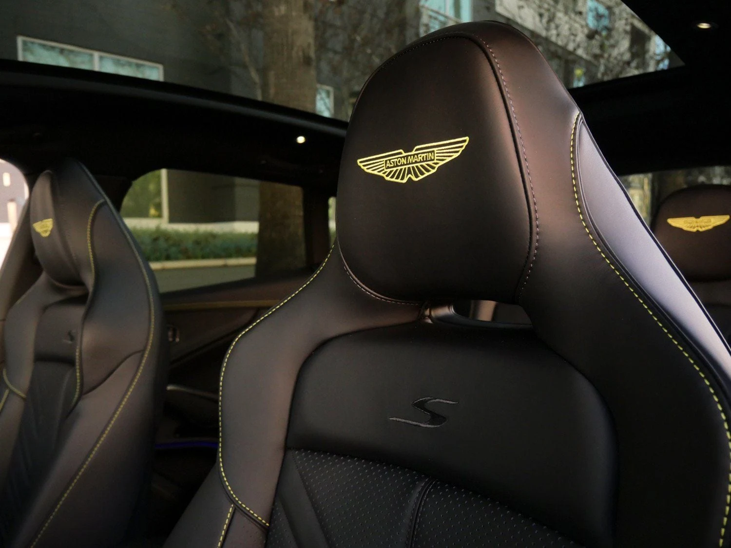 2026 Aston Martin DBX S interior, seats, Onyx Black - Semi Anilin