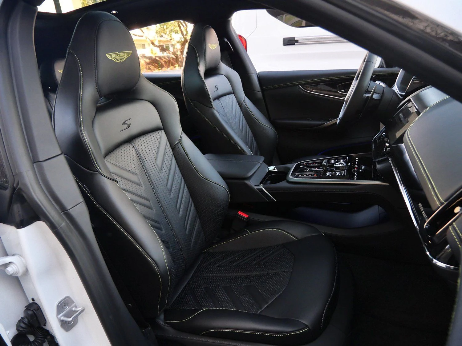 2026 Aston Martin DBX S interior, seats, Onyx Black - Semi Anilin