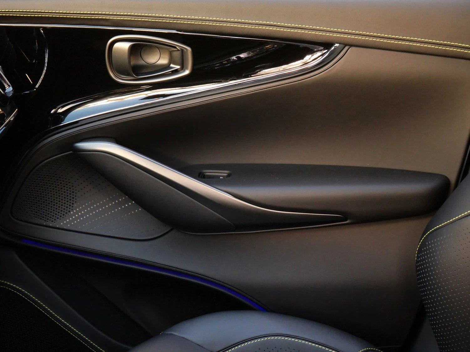 2026 Aston Martin DBX S for sale, photo 18 of 25