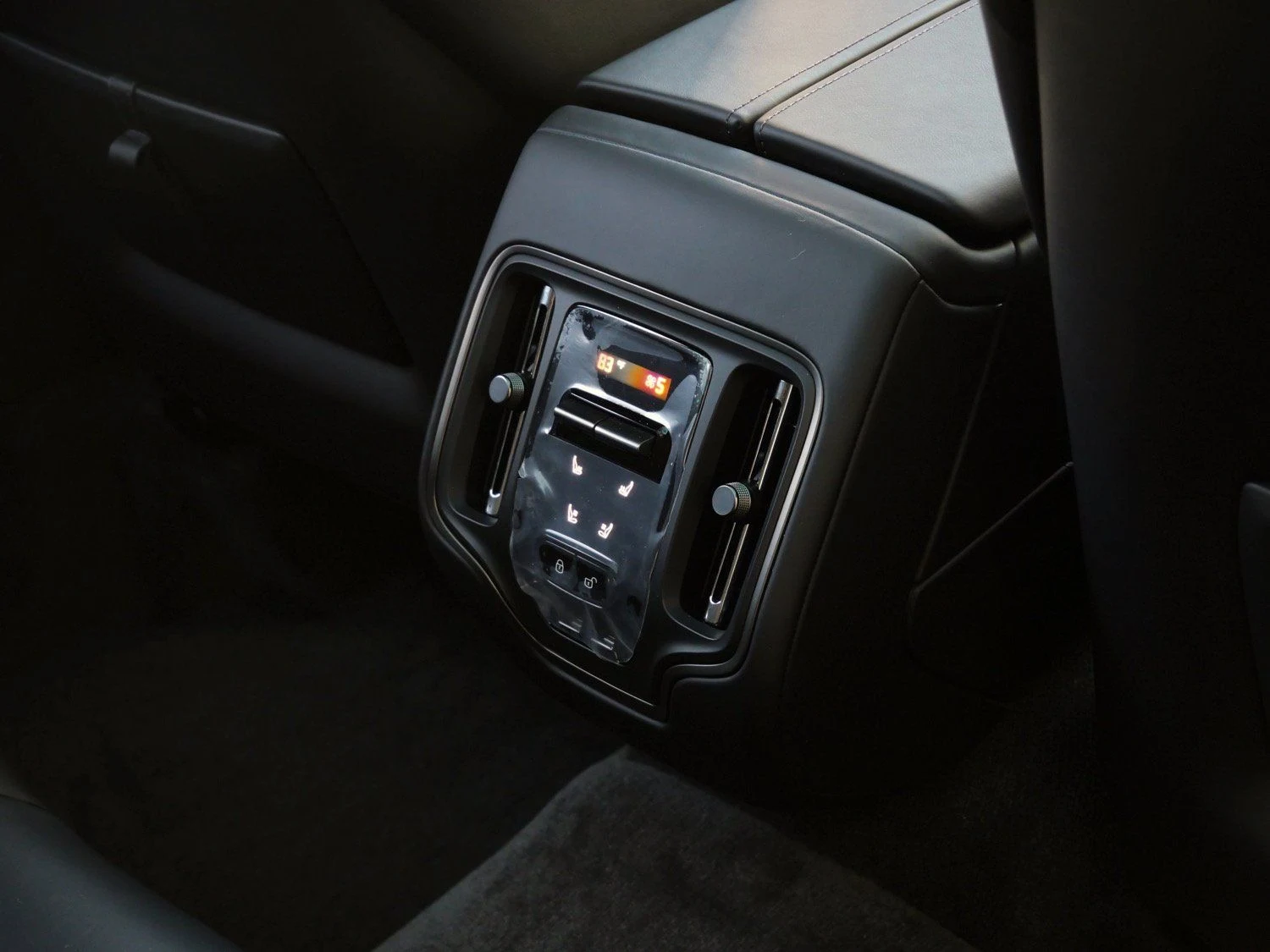 2026 Aston Martin DBX S interior, center console, Onyx Black - Semi Anilin