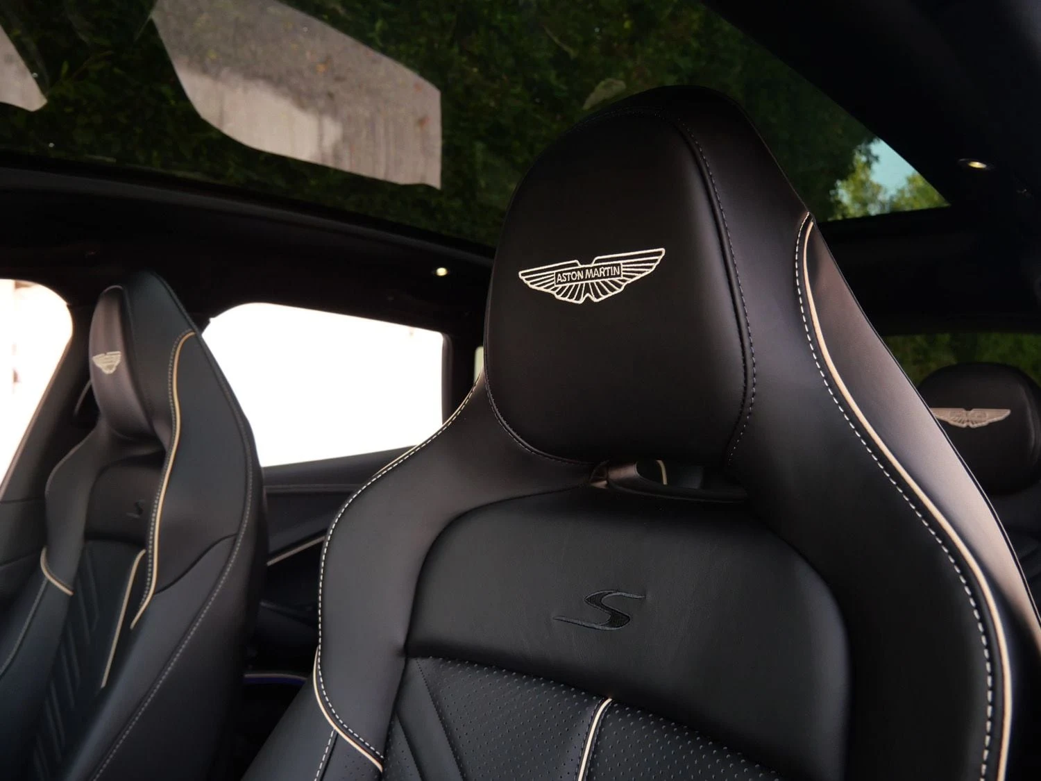 2026 Aston Martin DBX S interior, seats, Onyx Black - Semi Aniline
