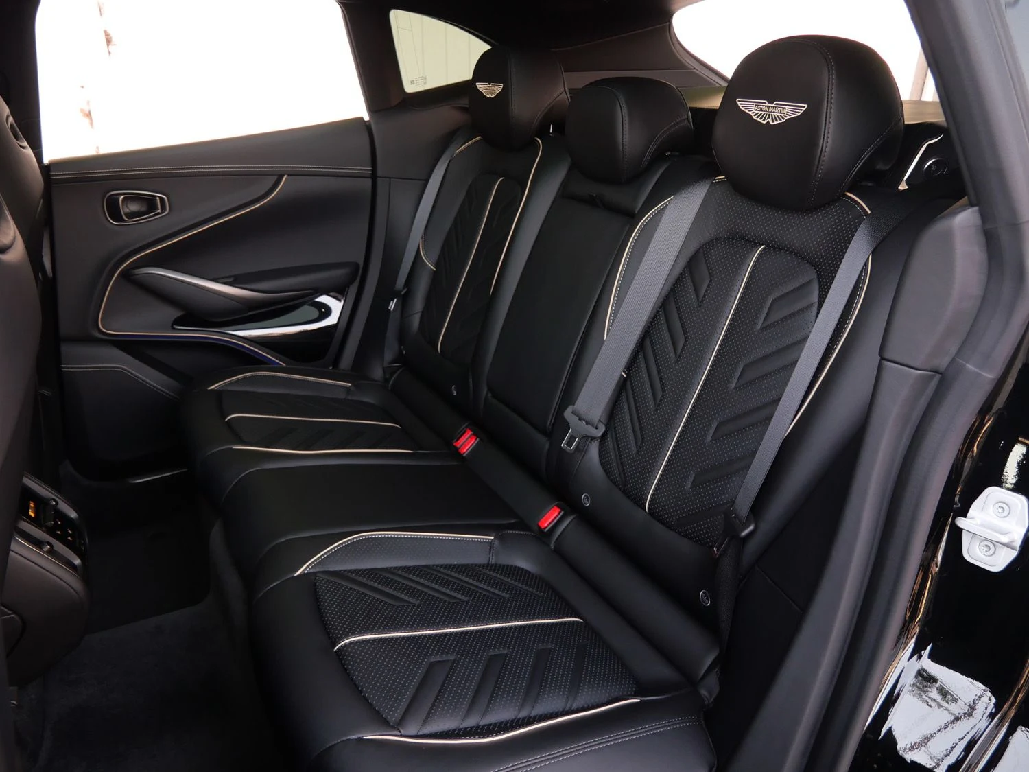 2026 Aston Martin DBX S interior, seats, Onyx Black - Semi Aniline