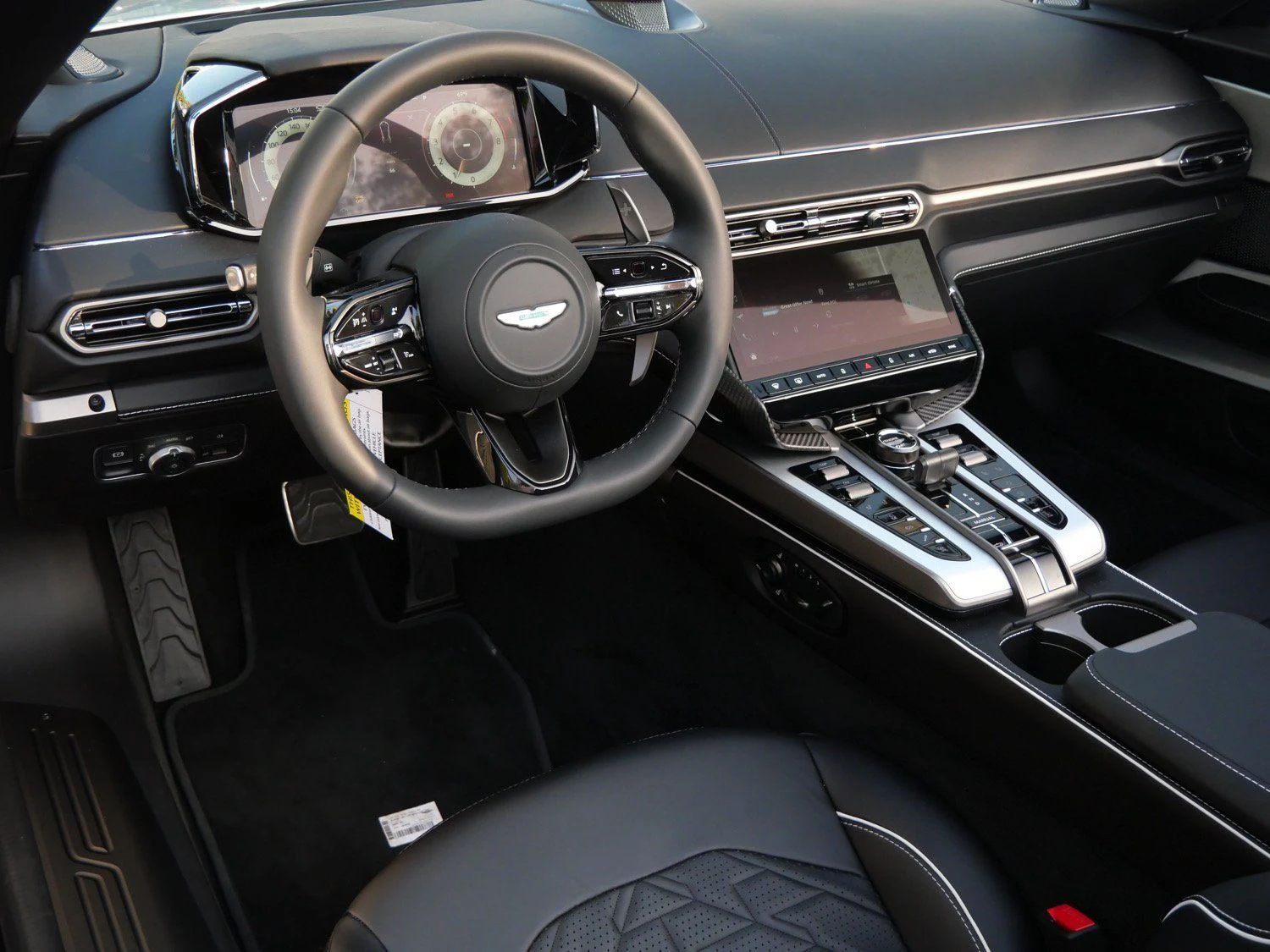 2026 Aston Martin Vanquish Volante interior, Onyx Black - Semi Aniline / On