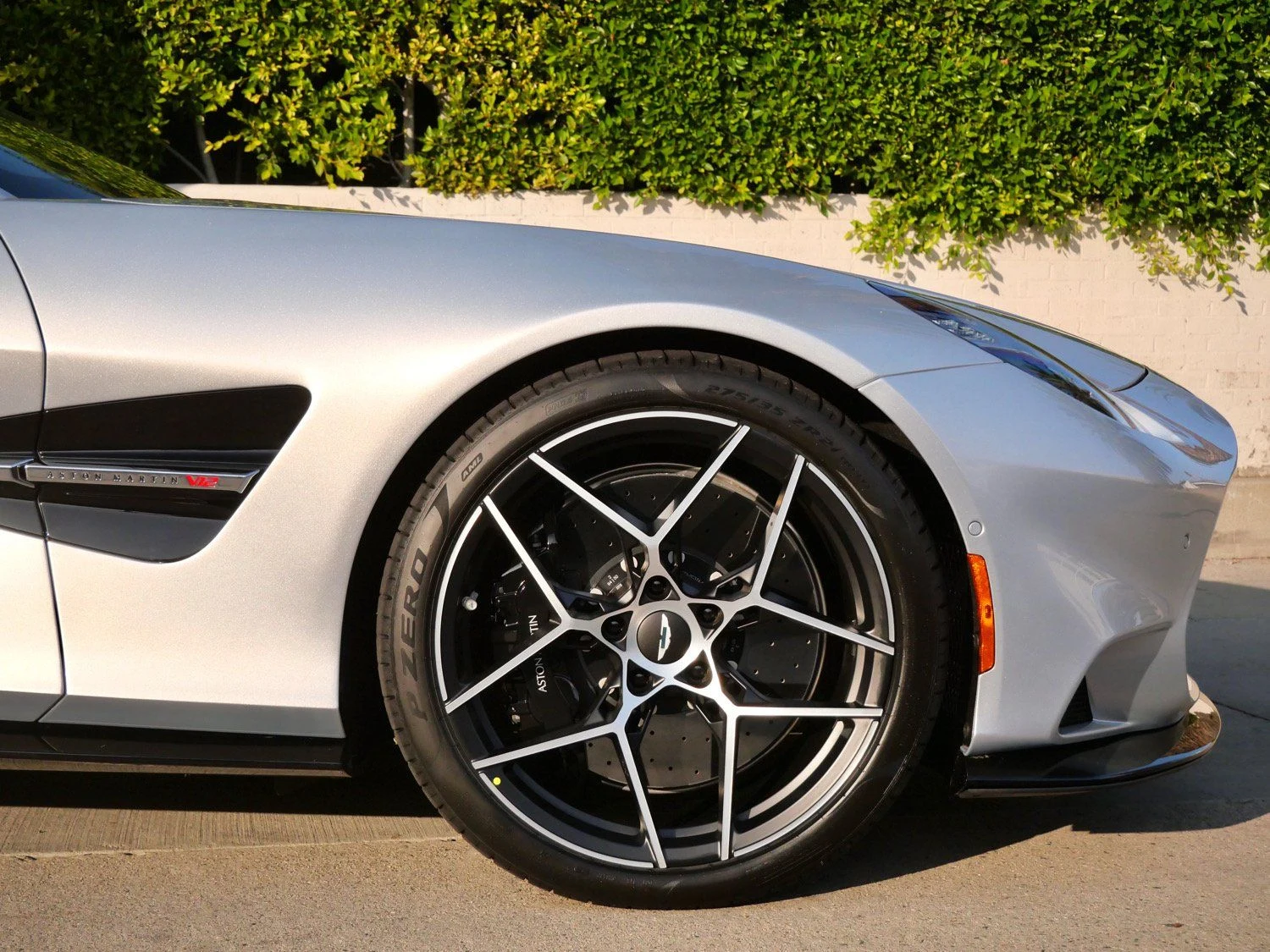 2026 Aston Martin Vanquish Volante wheel