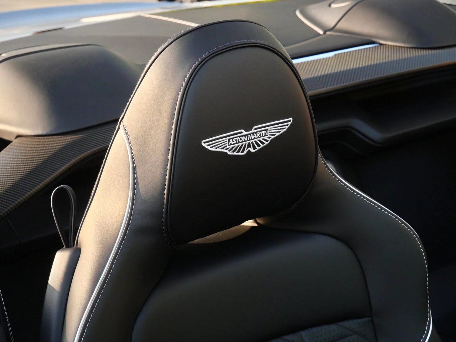 2026 Aston Martin Vanquish Volante interior, Onyx Black - Semi Aniline / On