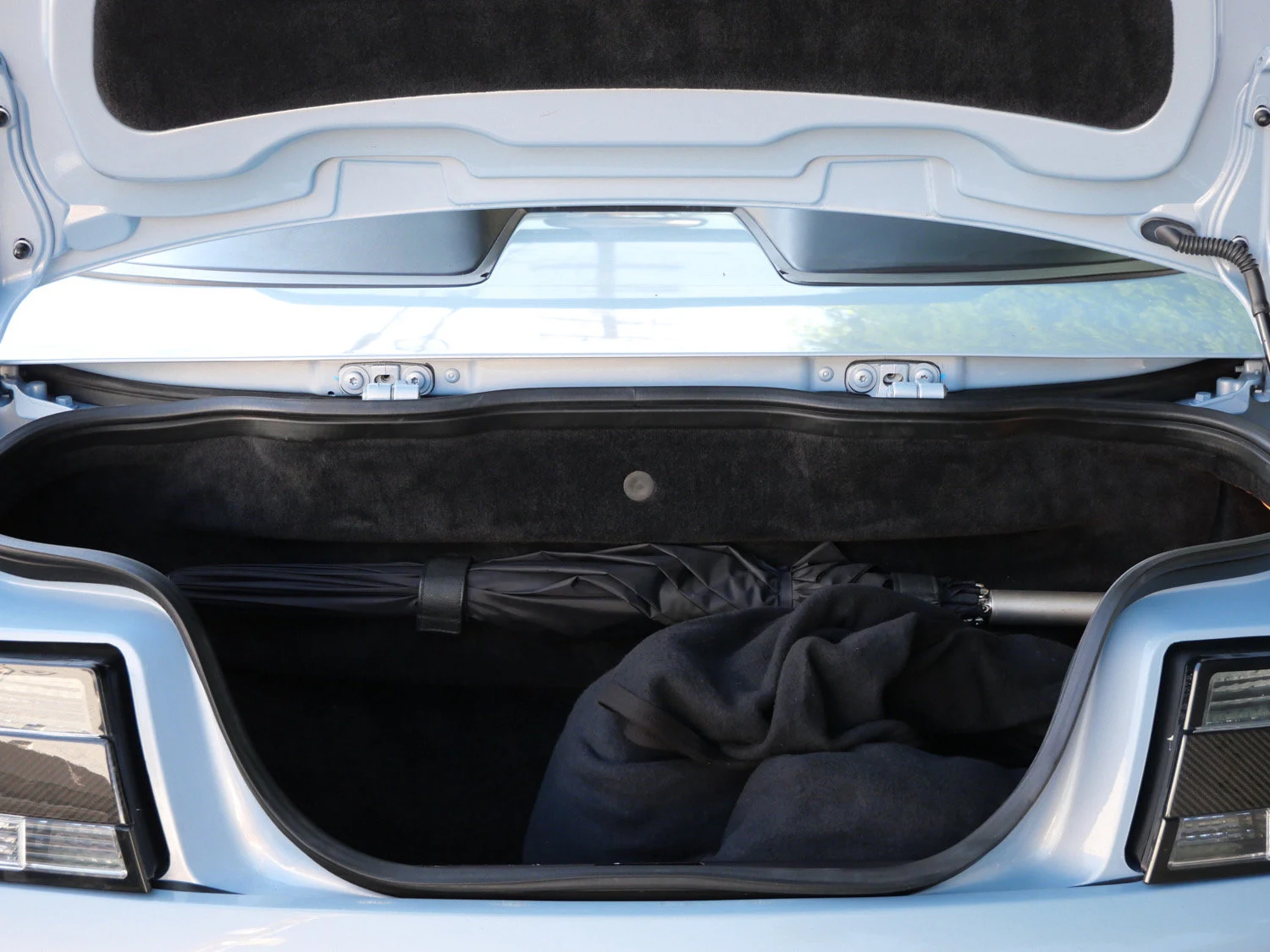 2015 Aston Martin V12 Vantage S Roadster trunk