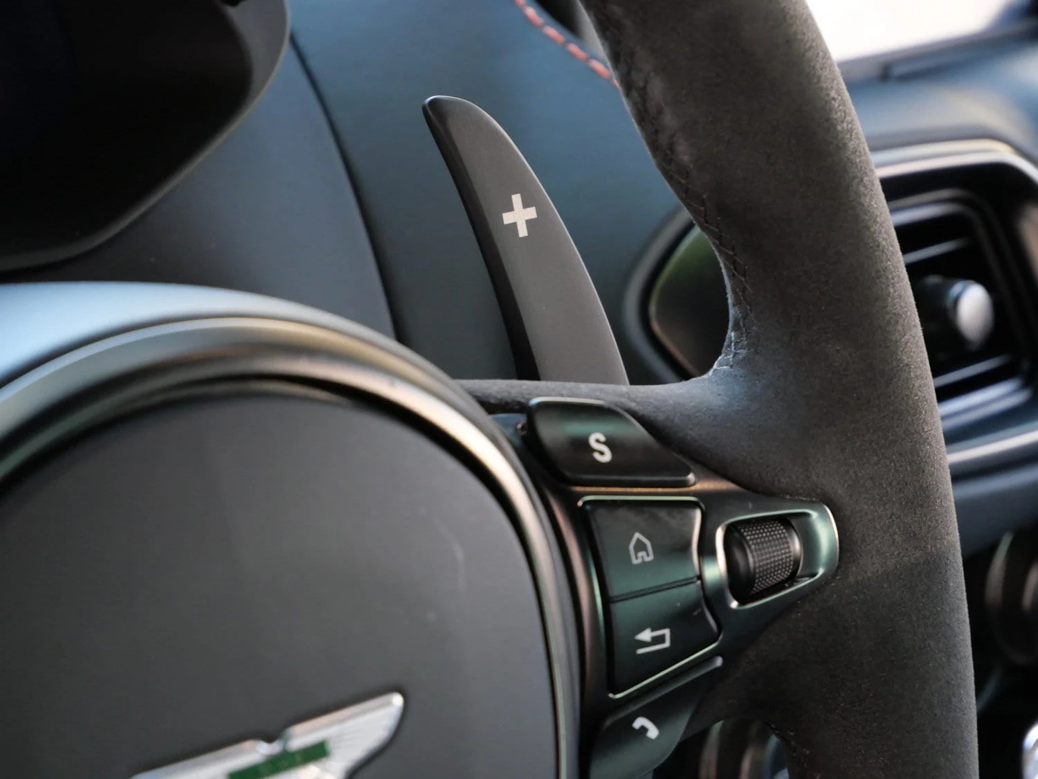 2022 Aston Martin Vantage interior, steering wheel, Black