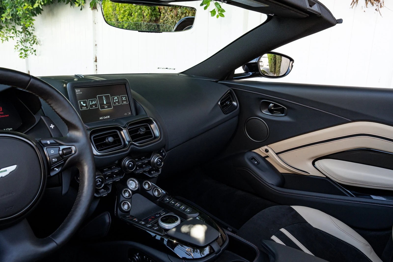 2023 Aston Martin Vantage Roadster interior, Onyx Black/Sandstorm