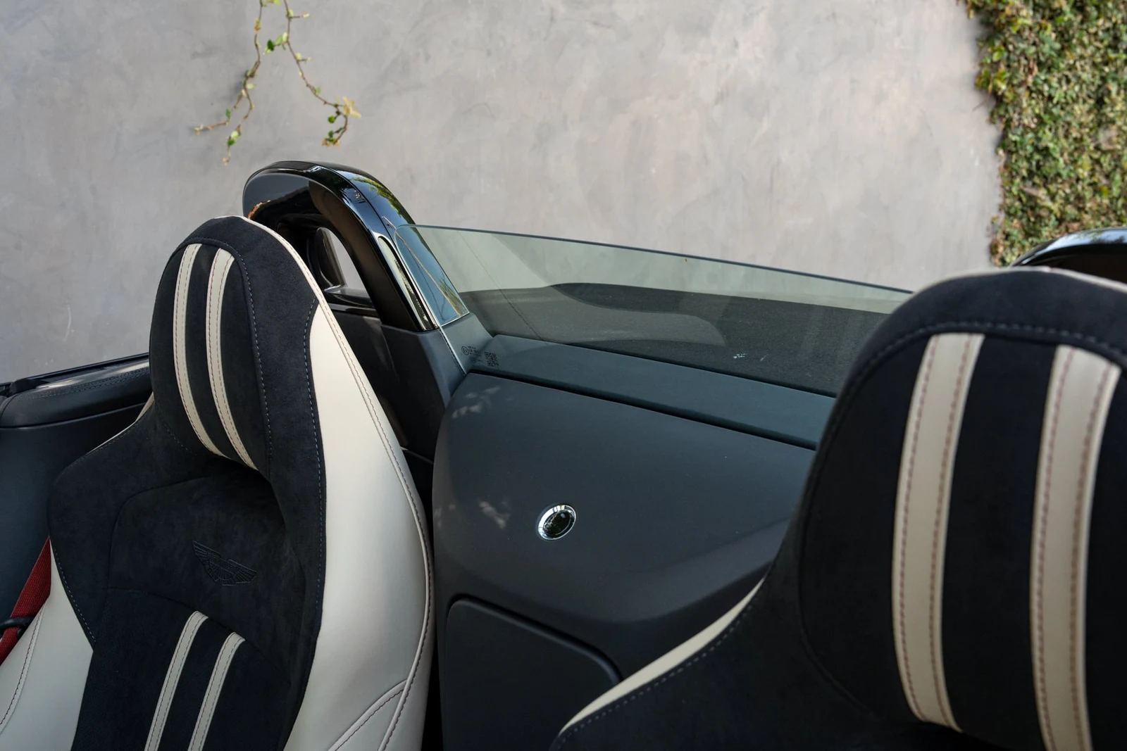 2023 Aston Martin Vantage Roadster for sale, photo 30 of 30
