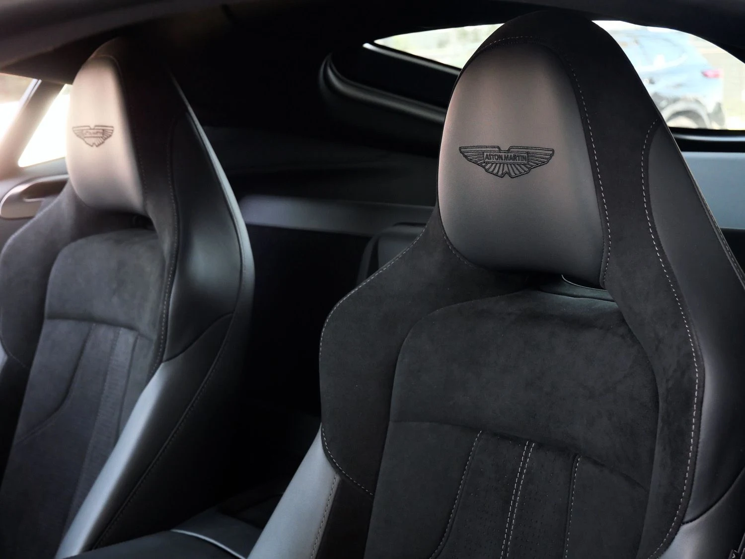 2025 Aston Martin Vantage interior, seats, Onyx Black
