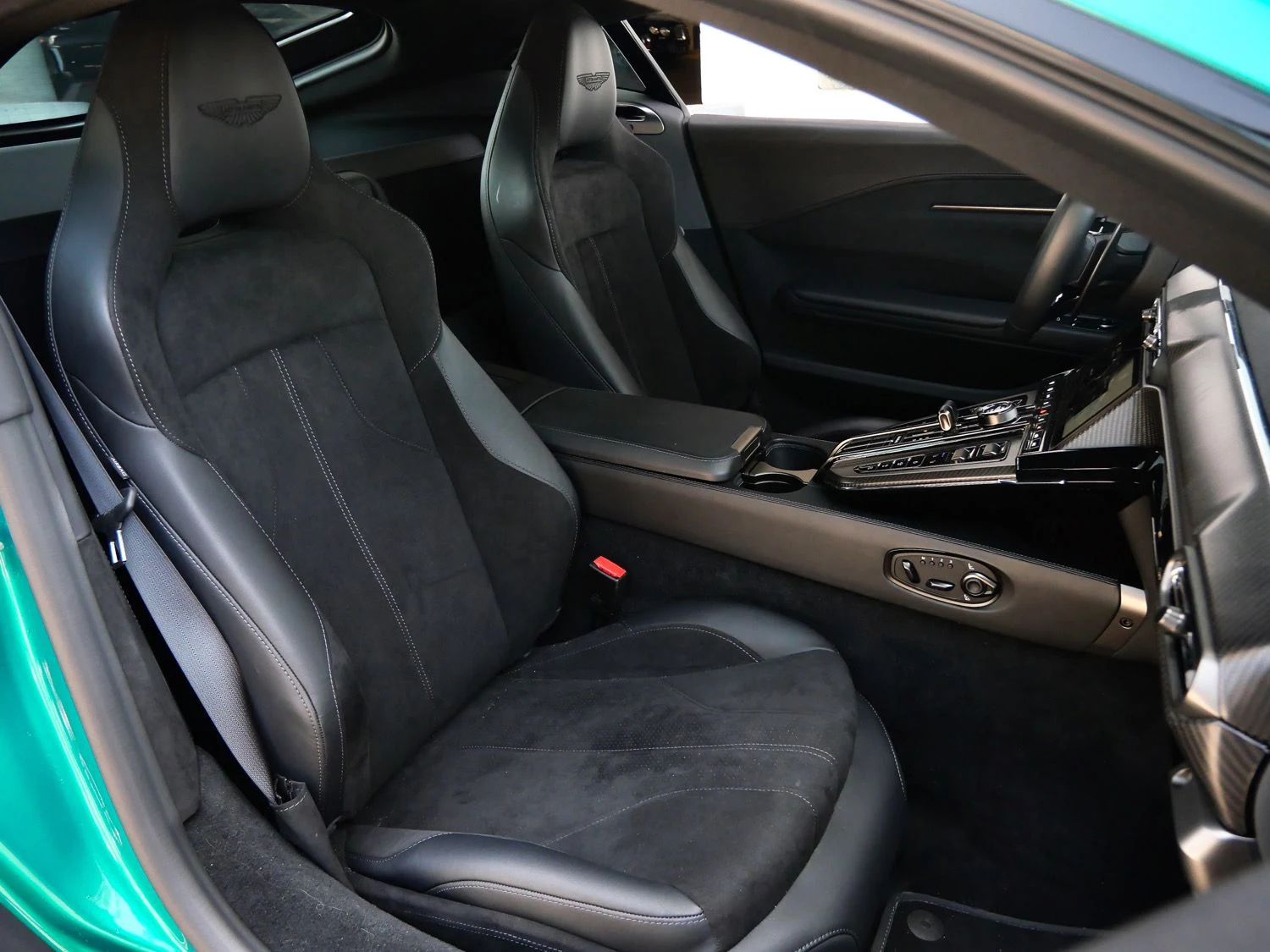 2025 Aston Martin Vantage interior, seats, Onyx Black