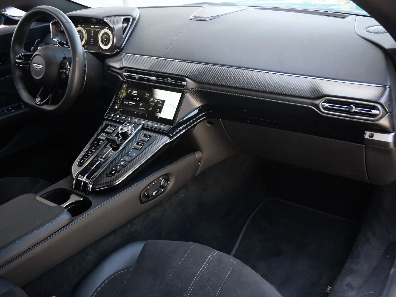 2025 Aston Martin Vantage interior, Onyx Black