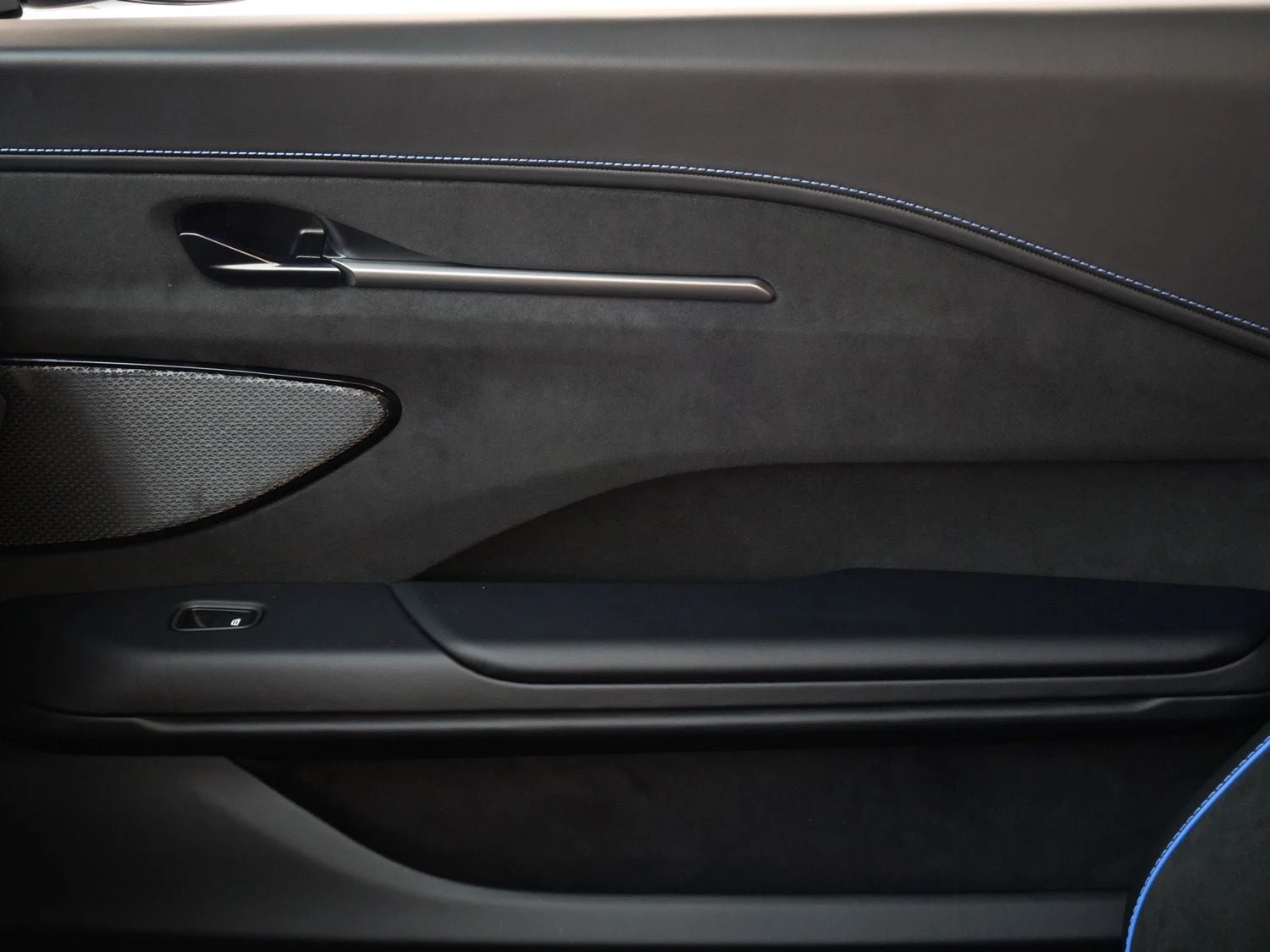 2026 Aston Martin Vantage S interior, door panel, Onyx Black - Semi Aniline