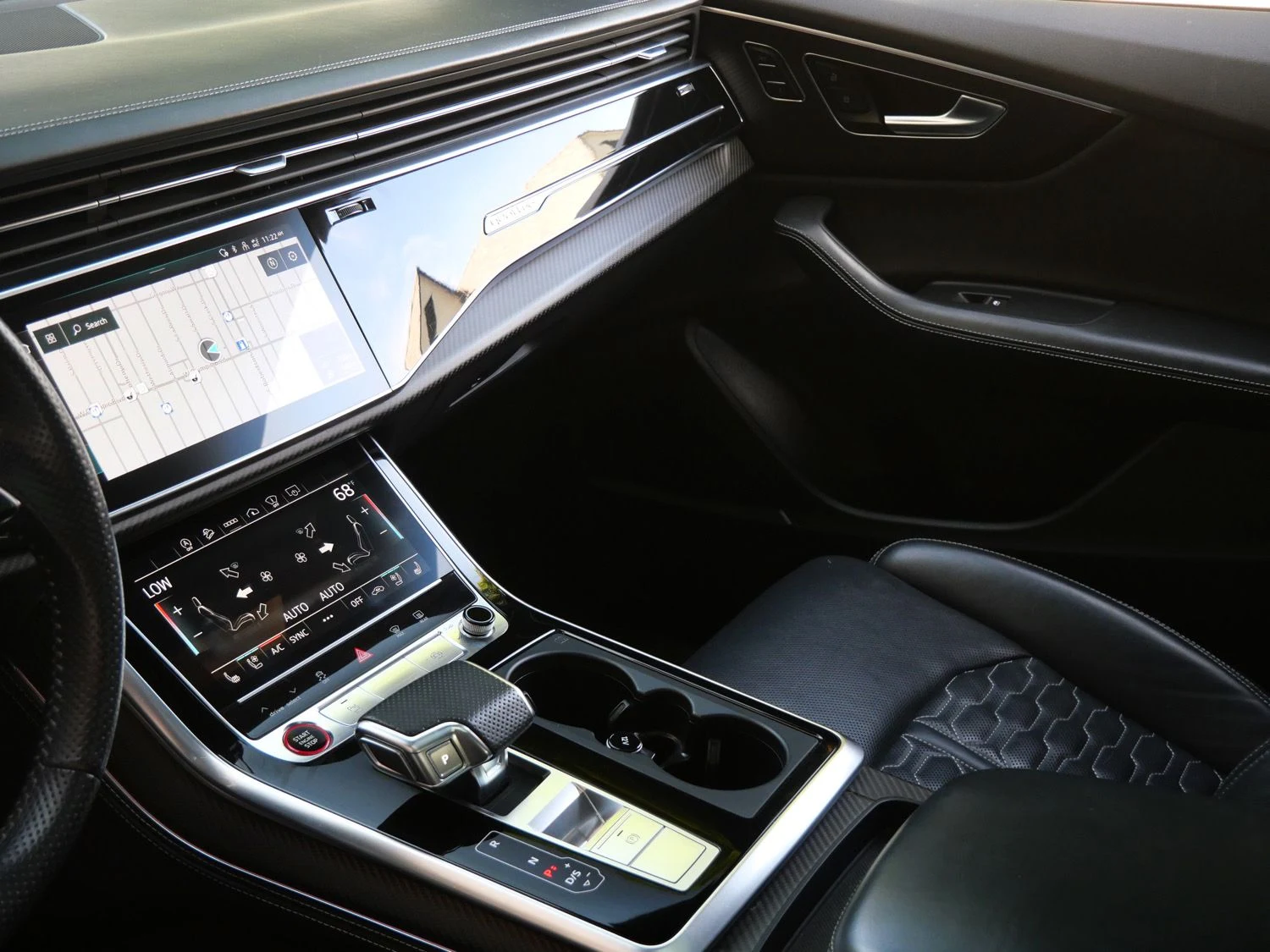 2021 Audi RS Q8 interior, Black