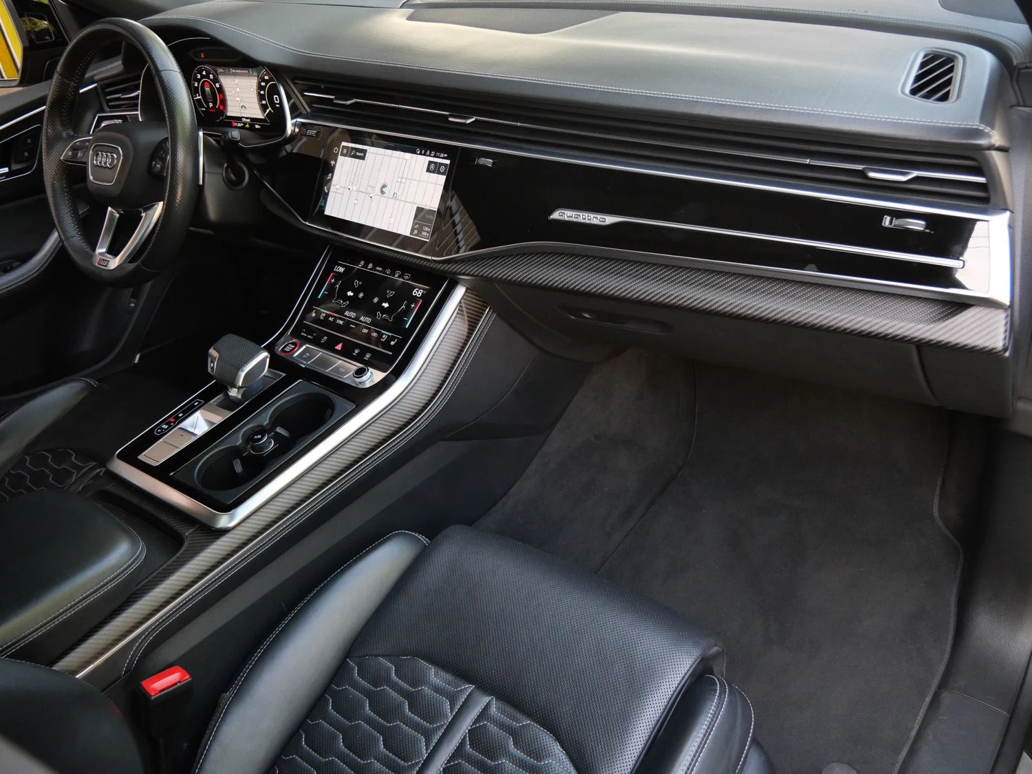 2021 Audi RS Q8 interior, Black