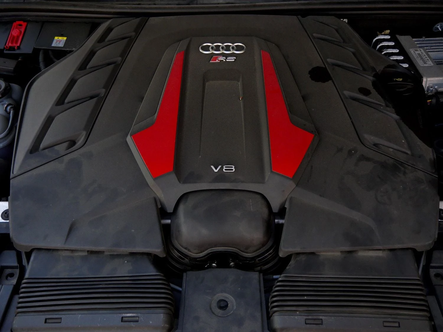 2021 Audi RS Q8 engine