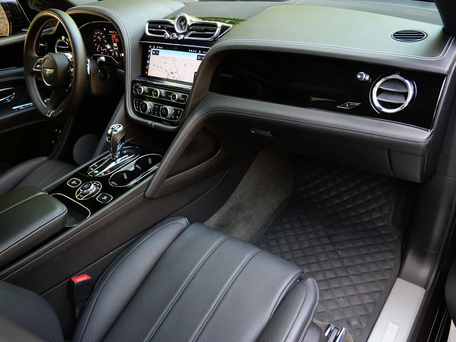 2022 Bentley Bentayga S interior, seats, Beluga