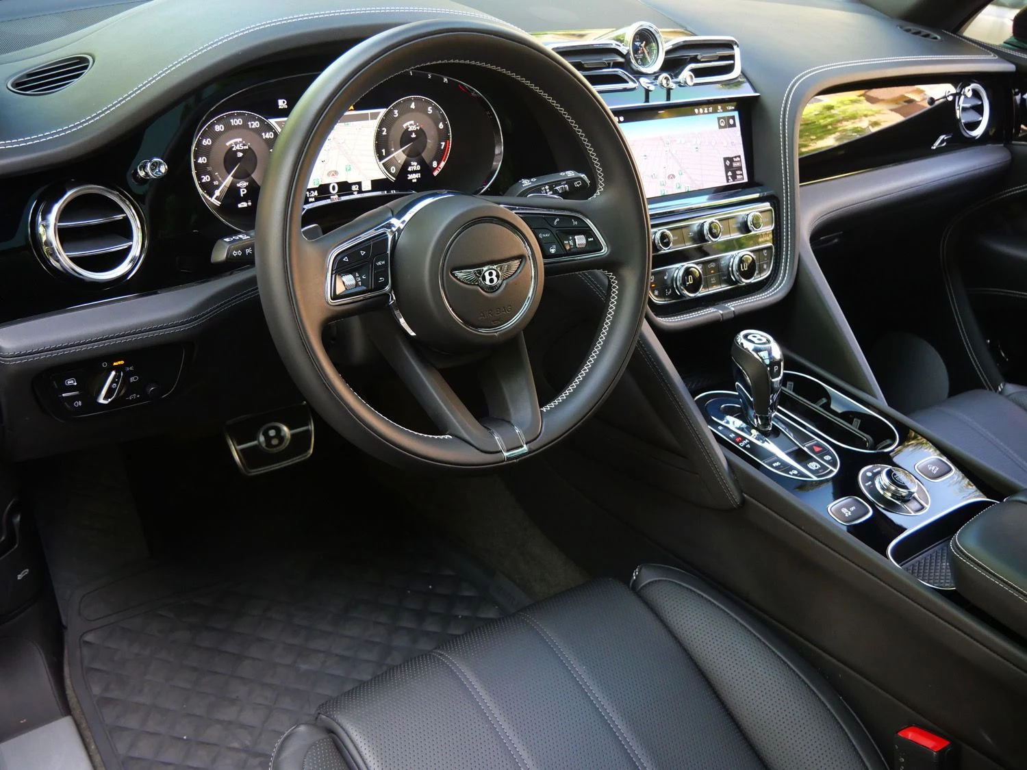 2022 Bentley Bentayga S interior, Beluga