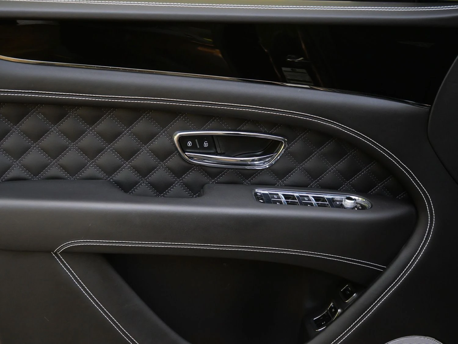 2022 Bentley Bentayga S interior, door panel, Beluga